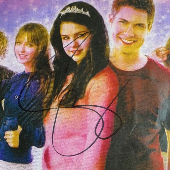 Autographed Selena Gomez movie cover - Picture 2 of 4